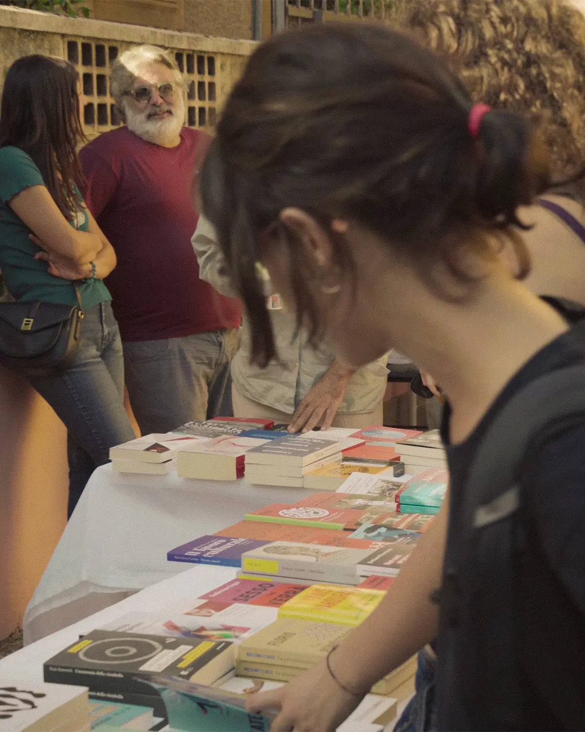 Il banco dei libri durante il Festival 2026